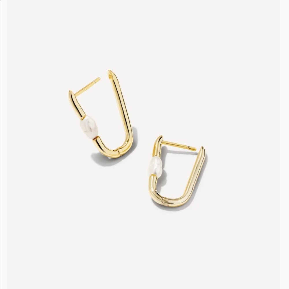 NWT Kendra Scott Lindsay Gold Huggie Earrings in White Pearl